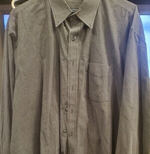 Men's Van Heusen Gray Checkered Shirt